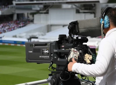 Live Streaming & Expert Commentary